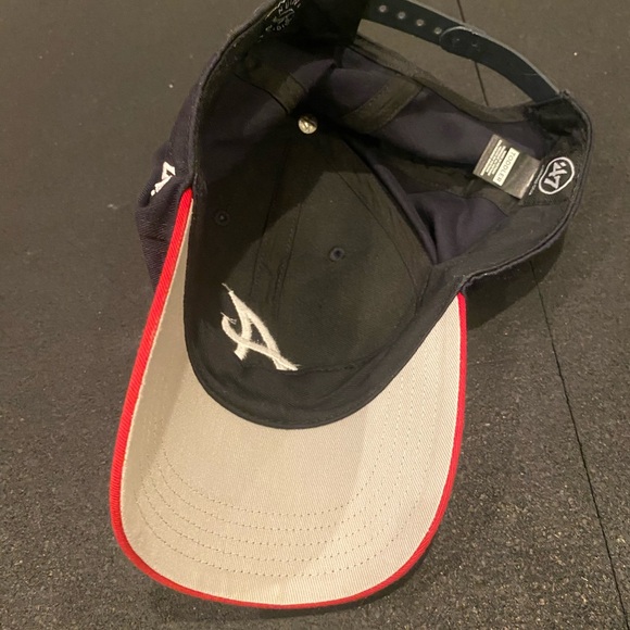 Official Braves baseball hat - Picture 2 of 4
